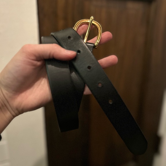 Sleek Sophistication: J.Crew Genuine Italian Black Leather Belt - Picture 6 of 8